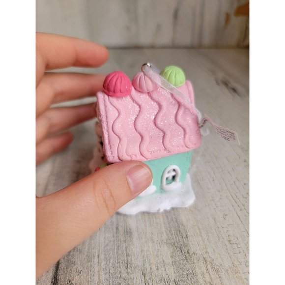 Enchanted Forest mini light up Gingerbread House glitter ornament Xmas - Picture 5 of 6